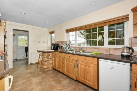 4 bedroom detached bungalow for sale, Rural Staplecross, East Sussex TN32