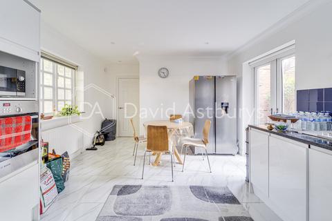2 bedroom detached house to rent, Cannon Hill, Southgate, London