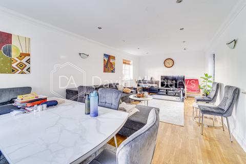 2 bedroom detached house to rent, Cannon Hill, Southgate, London