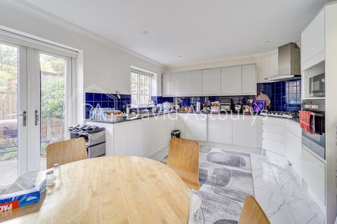 2 bedroom detached house to rent, Cannon Hill, Southgate, London