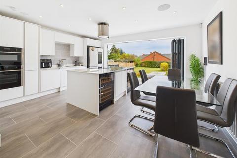 41 Dinglewell, Hucclecote, Gloucester, GL3 3HP