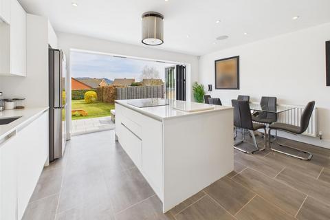 41 Dinglewell, Hucclecote, Gloucester, GL3 3HP