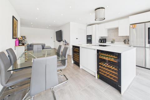 41 Dinglewell, Hucclecote, Gloucester, GL3 3HP