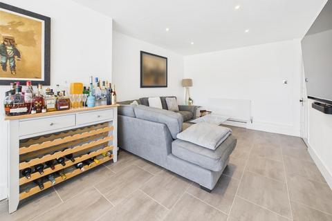 41 Dinglewell, Hucclecote, Gloucester, GL3 3HP
