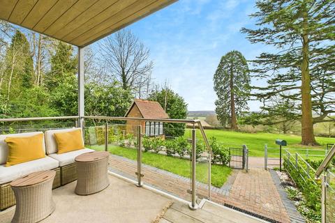 2 bedroom ground floor flat for sale, Langhurstwood Road, Horsham RH12