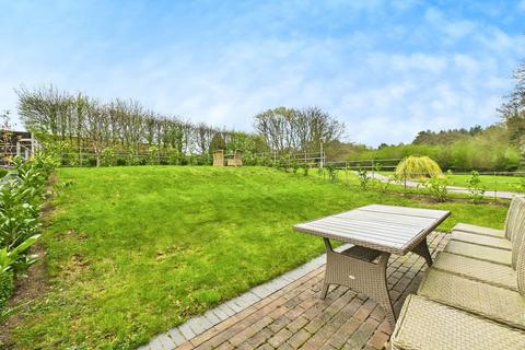 2 bedroom ground floor flat for sale, Langhurstwood Road, Horsham RH12