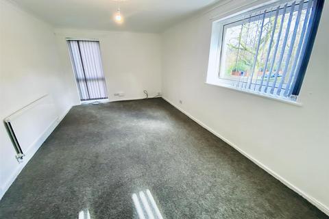 2 bedroom apartment to rent, Brooklands Road, Sale M33