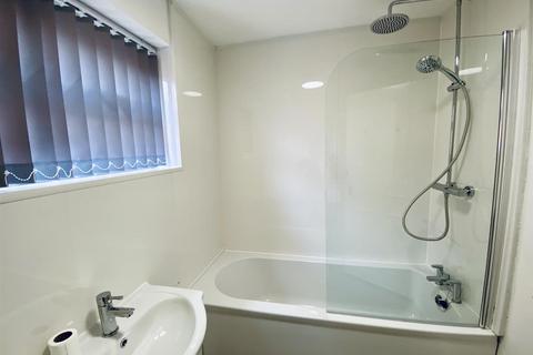 2 bedroom apartment to rent, Brooklands Road, Sale M33