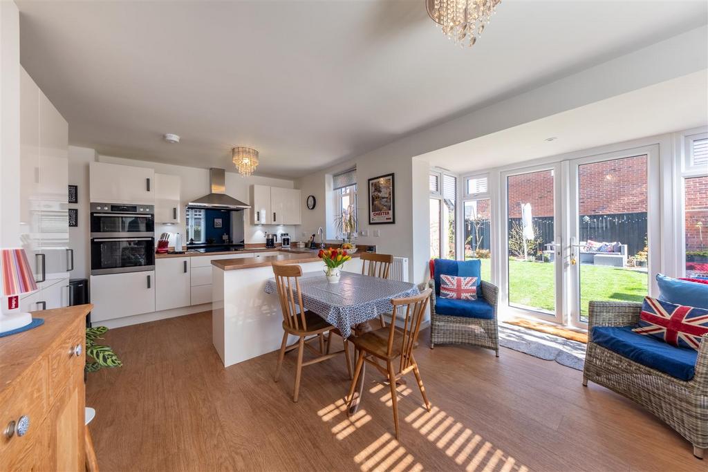 3 Tiverton Way-001.jpg