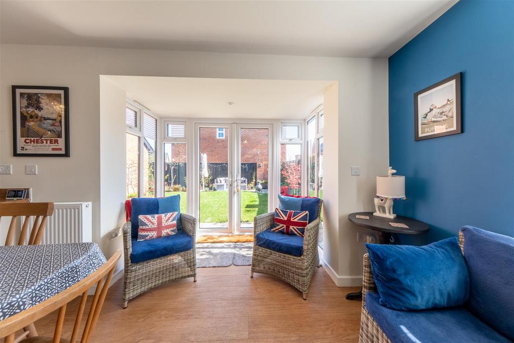 3 Tiverton Way-002.jpg