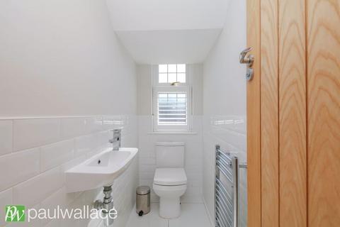 10 John Eliot Close, Nazeing, Waltham Abbey, EN9 2NZ