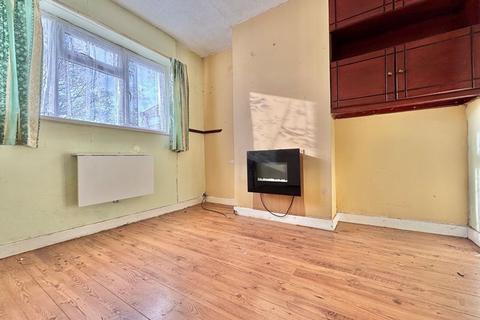 3 bedroom end of terrace house for sale, Castleton Road, Great Barr, Birmingham B42 2RS
