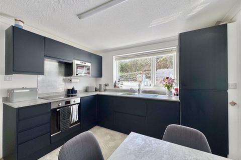 17 Bishops Close, Truro, TR1 3RR