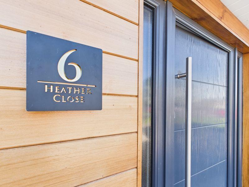 6 Heather Close