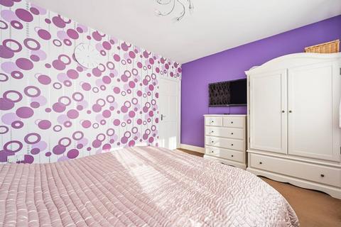 31 Exning Road, London, E16 4NB