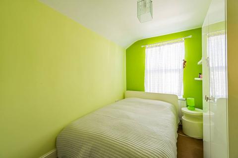 31 Exning Road, London, E16 4NB