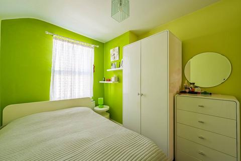 31 Exning Road, London, E16 4NB