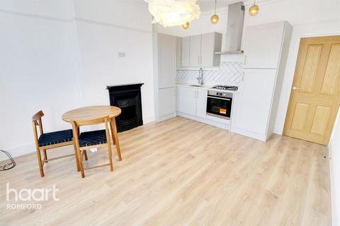 2 bedroom apartment to rent, Eastern Road, Romford