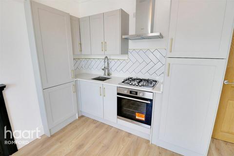 2 bedroom apartment to rent, Eastern Road, Romford