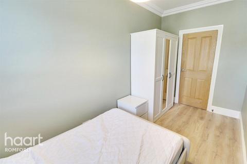 2 bedroom apartment to rent, Eastern Road, Romford