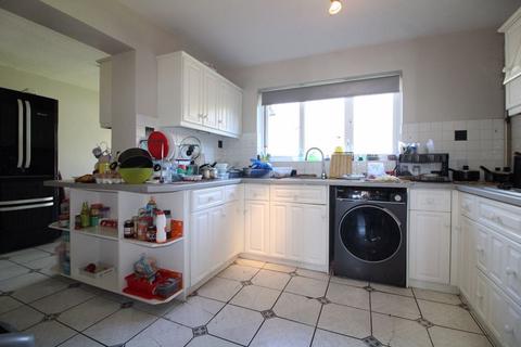 19 Lippitts Hill, Luton, LU2 7YN