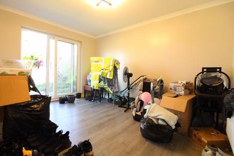 19 Lippitts Hill, Luton, LU2 7YN
