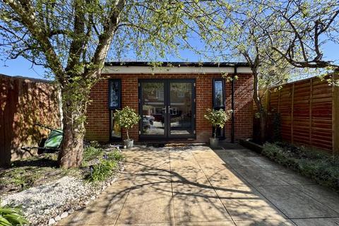 13 Loddon Road, Bourne End, SL8 5LS