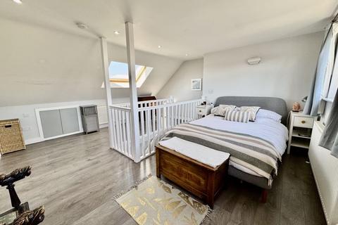 13 Loddon Road, Bourne End, SL8 5LS