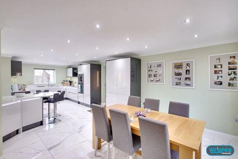 4 bedroom detached house for sale, Bashkir Road, Westbury