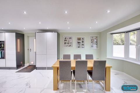 4 bedroom detached house for sale, Bashkir Road, Westbury