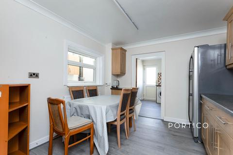 3 bedroom terraced house to rent, Monega Road, E7