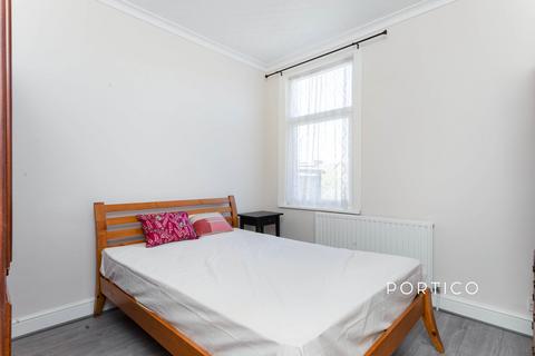 3 bedroom terraced house to rent, Monega Road, E7