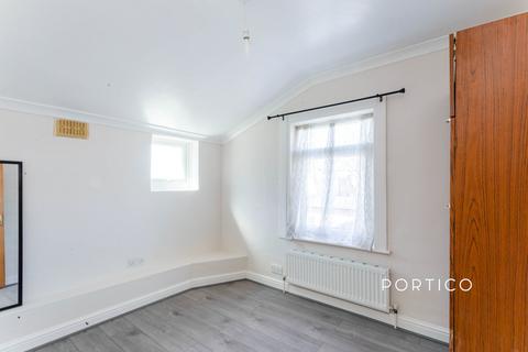 3 bedroom terraced house to rent, Monega Road, E7