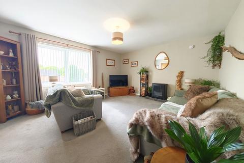 2 bedroom flat for sale, Showfield, Brampton