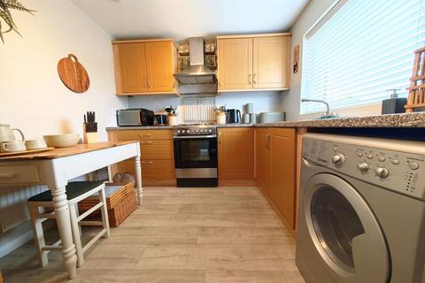 2 bedroom flat for sale, Showfield, Brampton