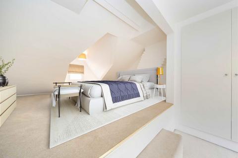 3 bedroom maisonette for sale, Longbeach Road, London SW11