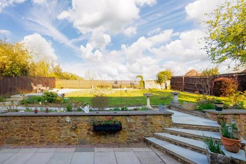 4 bedroom detached house for sale, Banbury Road, Banbury OX15