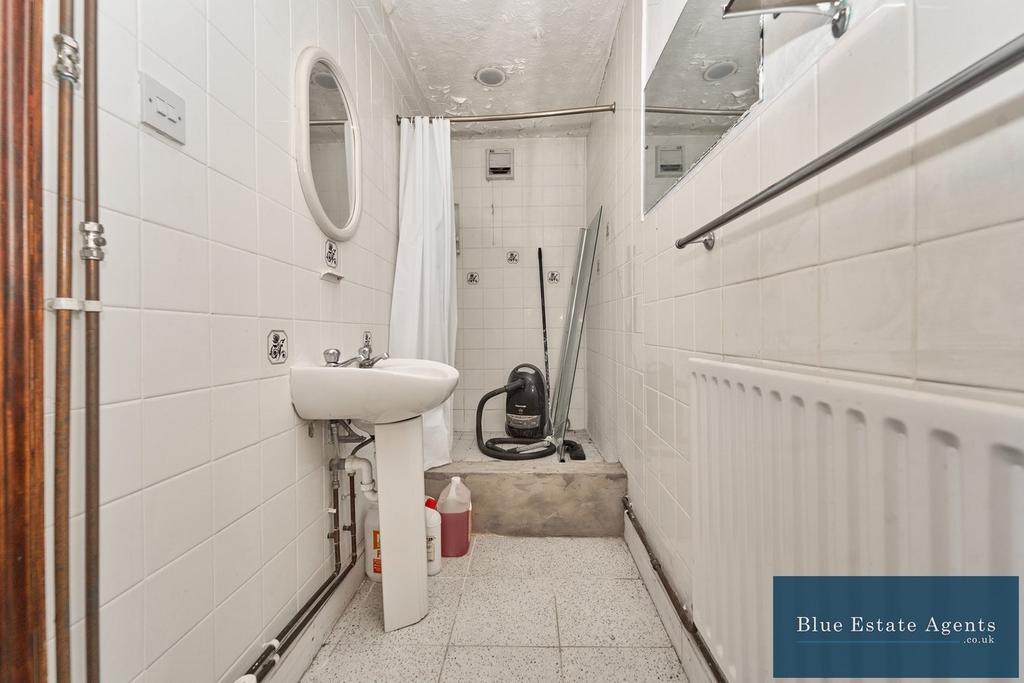 Out Building Shower Suite & WC