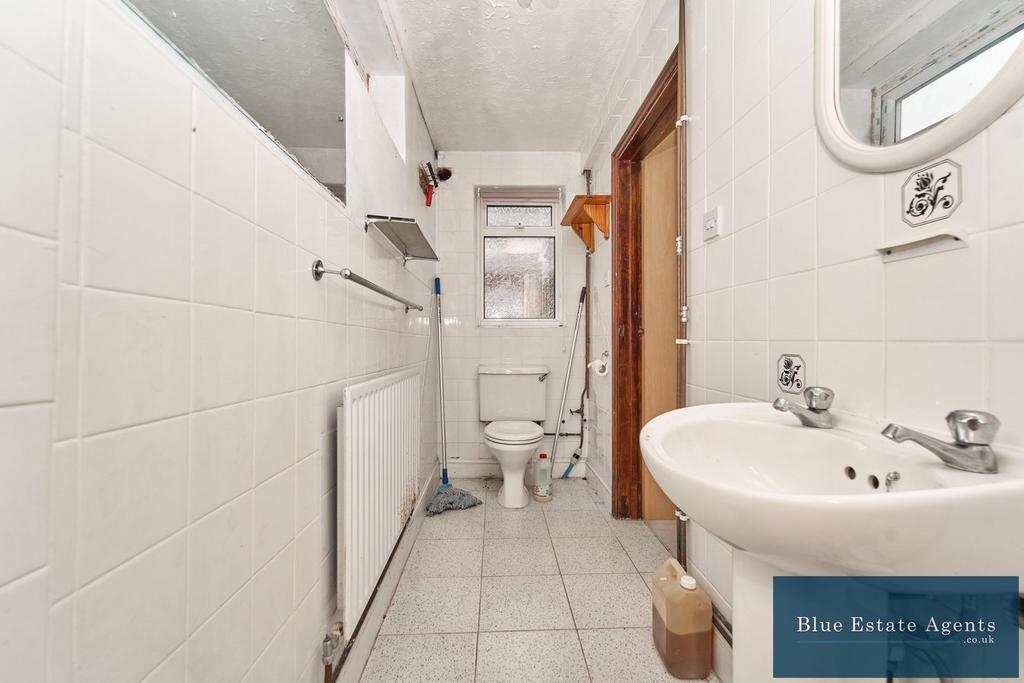 Out Building Shower Suite & WC