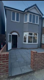 3 bedroom detached house to rent, Sheringham Avenue, Romford, London, United Kingdom, RM7 9DR