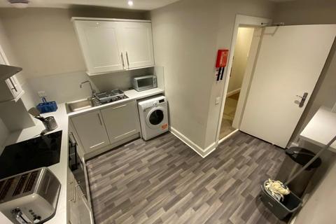 4 bedroom flat to rent, Fowler Terrace, Edinburgh, EH11
