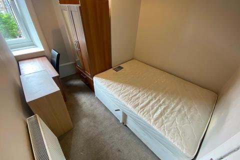 4 bedroom flat to rent, Fowler Terrace, Edinburgh, EH11