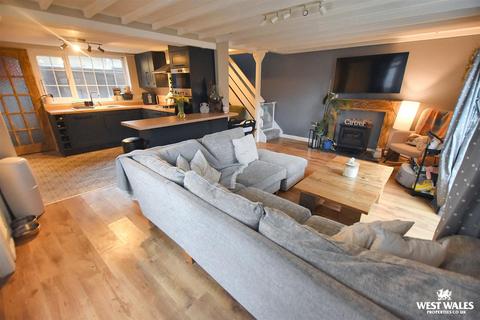 2 bedroom semi-detached house for sale, Station Road, Kilgetty