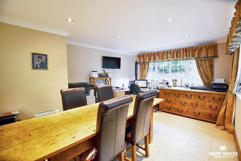 6 bedroom detached house for sale, Kilgetty Lane, Stepaside, Pembrokeshire