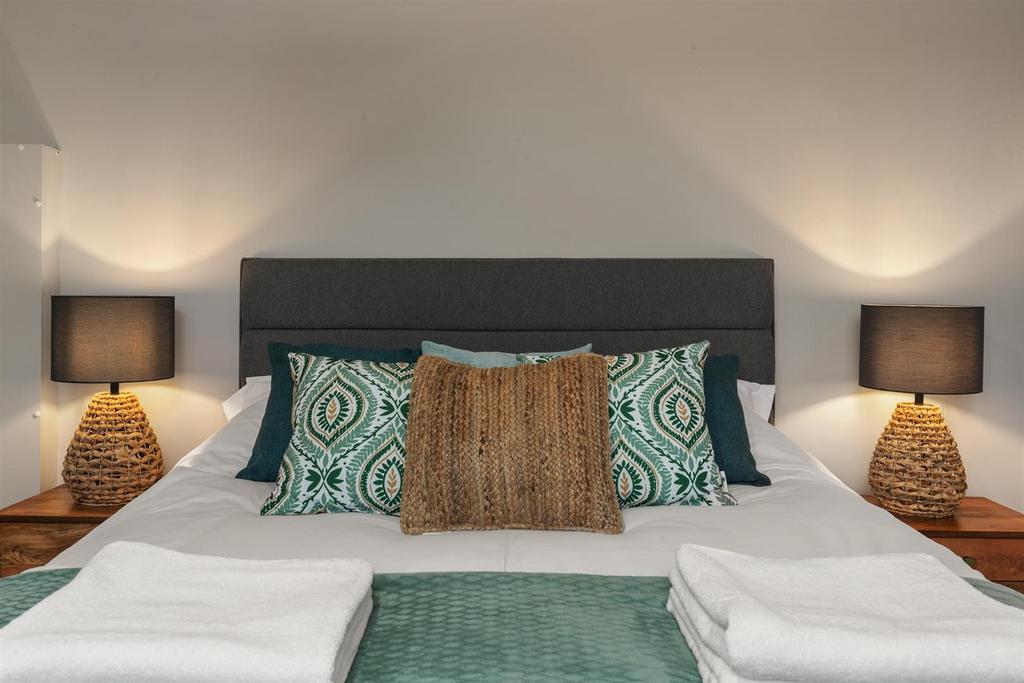 4 Bevlin Hall Saundersfoot - Final Edits -3.jpg