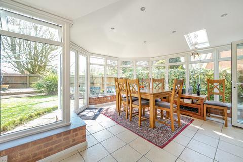 15 Campbell Close, Buckingham, MK18 7HP