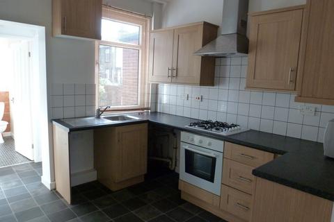 3 bedroom terraced house to rent, Racecommon Road, Barnsley