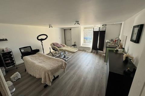 Shop to rent, idle road, bradford BD2