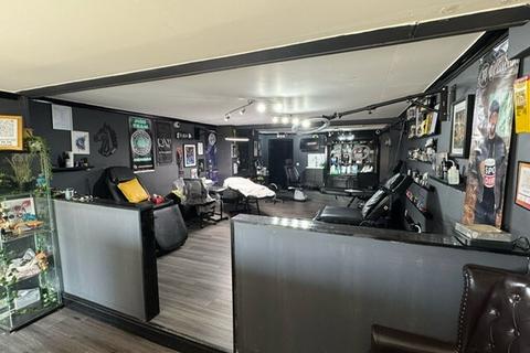 Shop to rent, idle road, bradford BD2