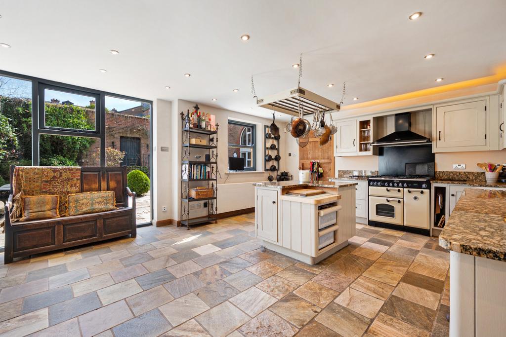 Kitchen/Dining